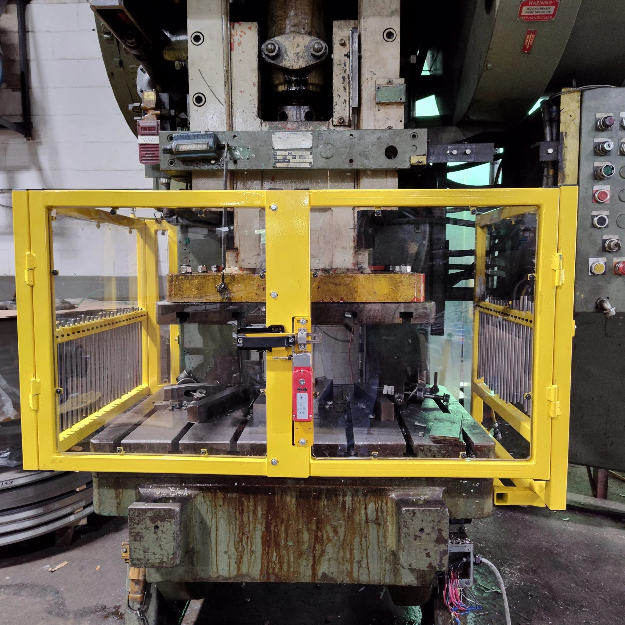 hydraulic-press-interlocked-guard